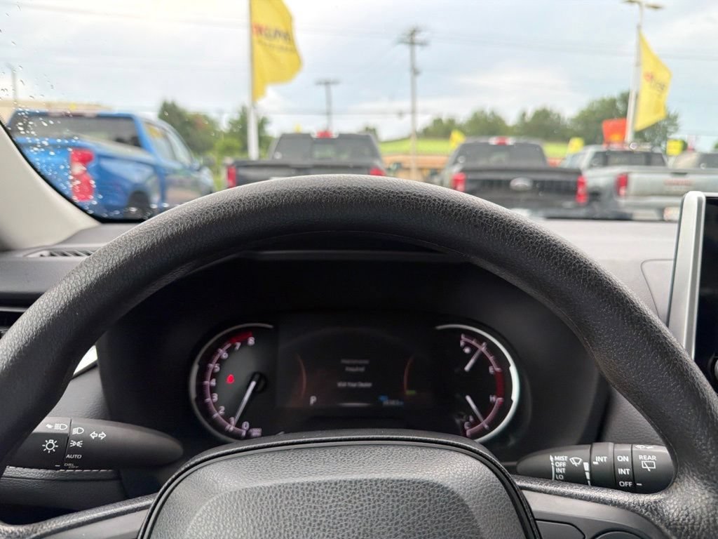 Used 2025 Toyota RAV4 XLE FWD image 21