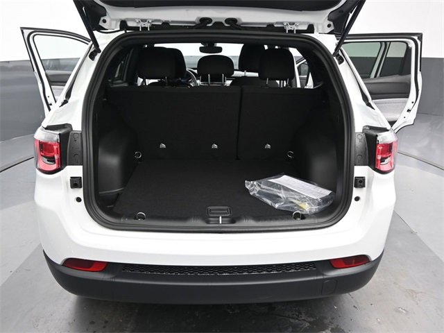 Used 2025 Jeep Compass Sport image 18