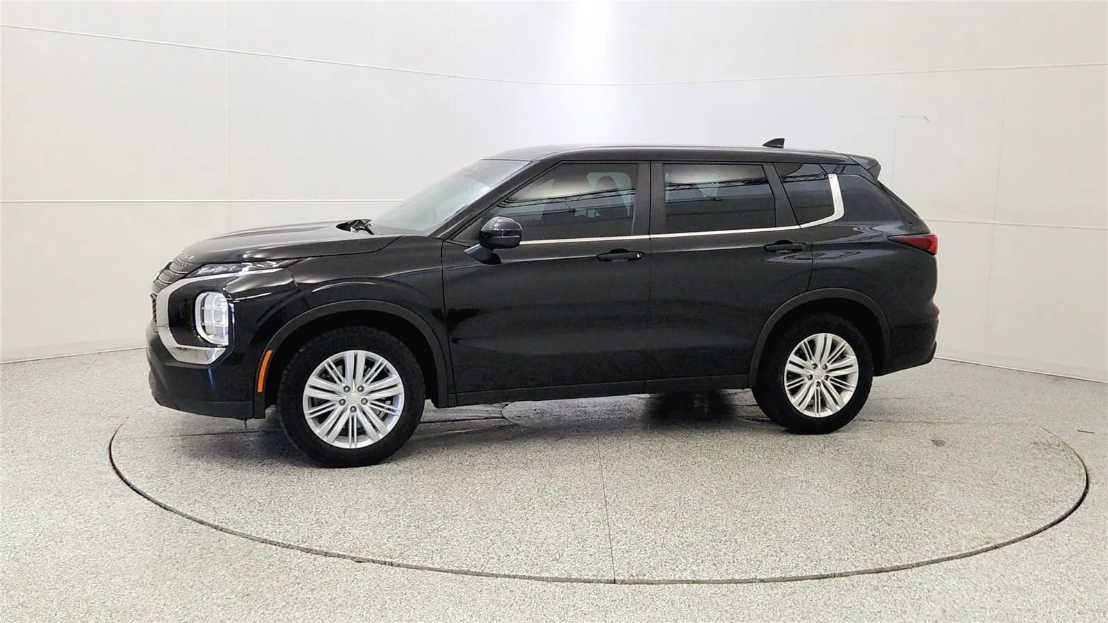 Used 2023 Mitsubishi Outlander ES AWD/4WD image 4