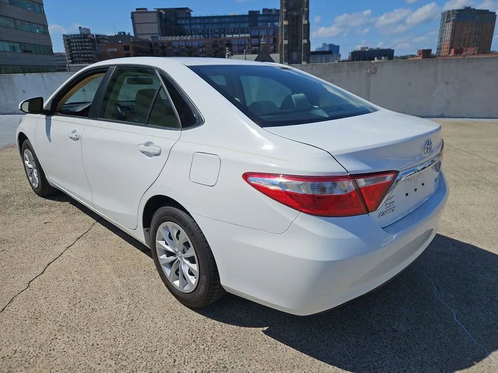 Used 2017 Toyota Camry LE image 12