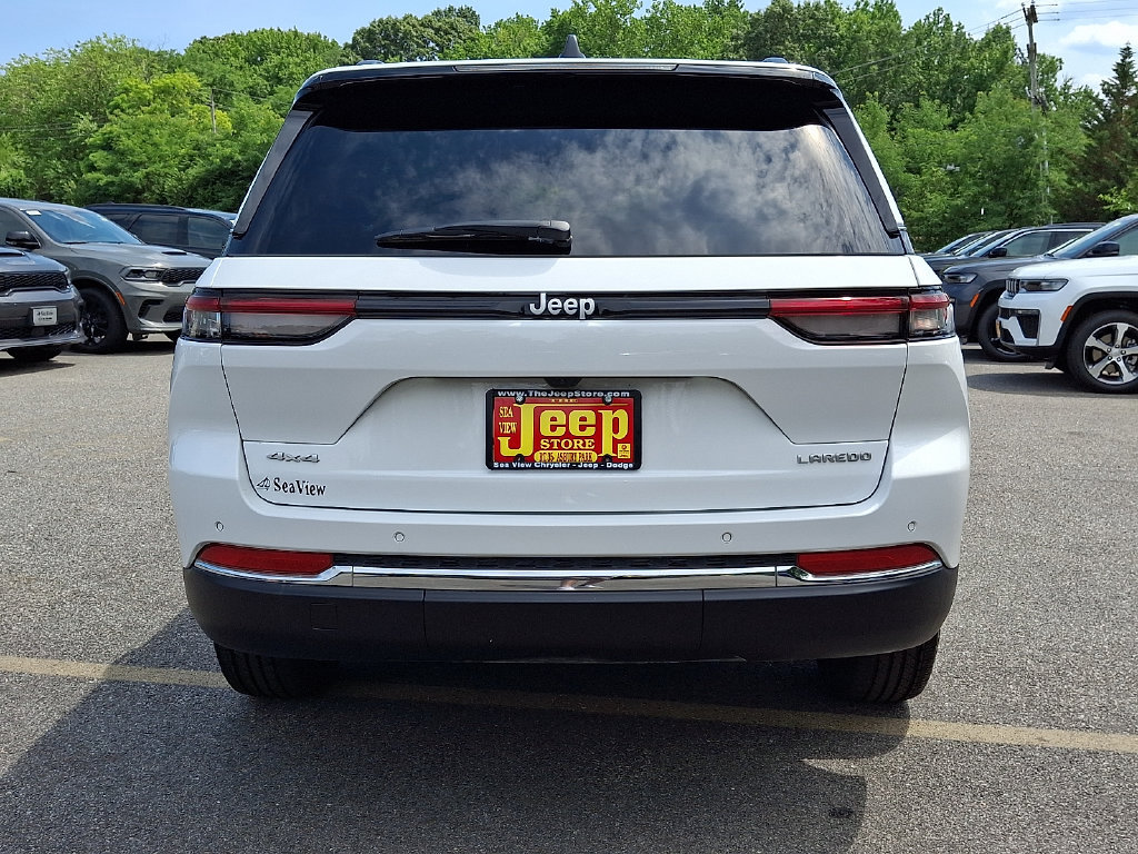 Certified 2025 Jeep Grand Cherokee Laredo AWD/4WD image 5