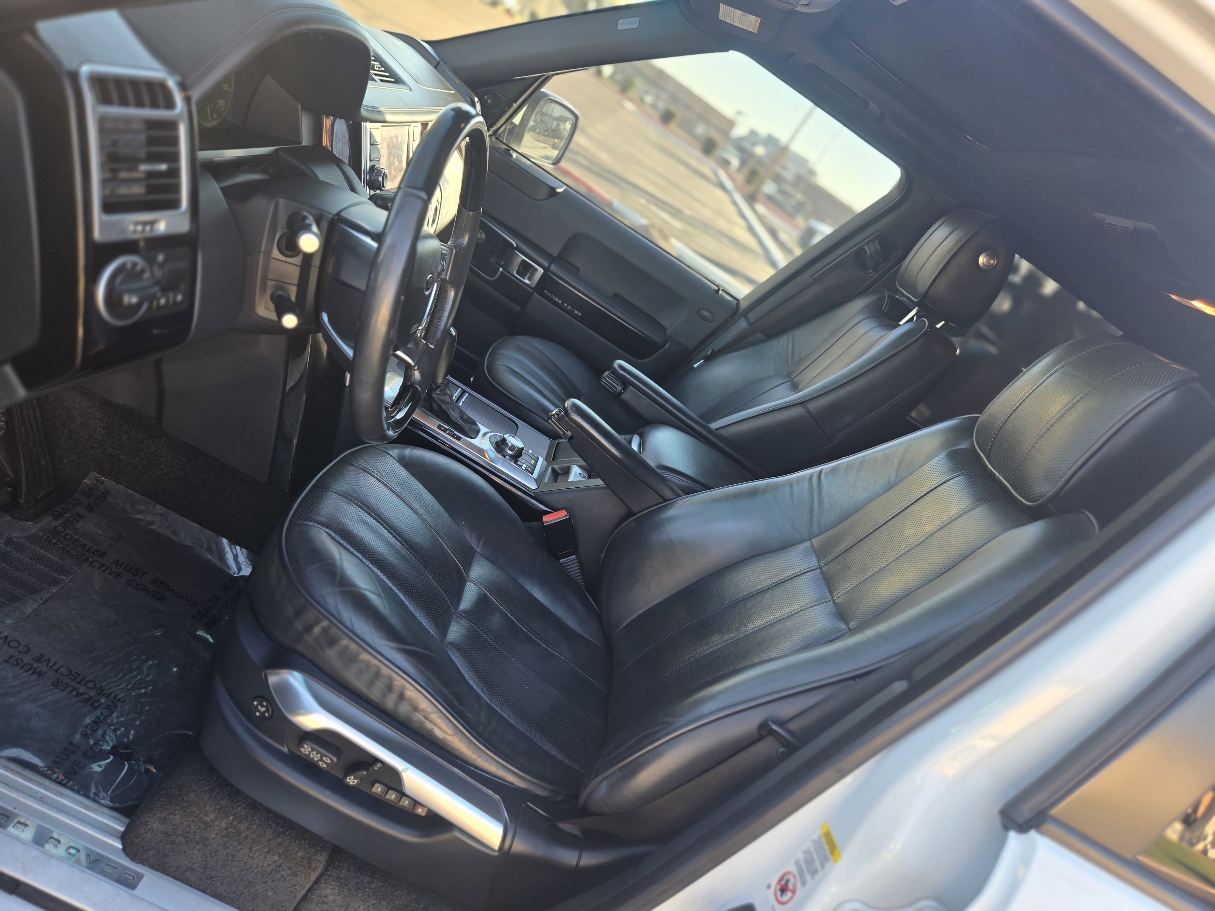 Used 2012 Land Rover Range Rover HSE LUX image 18