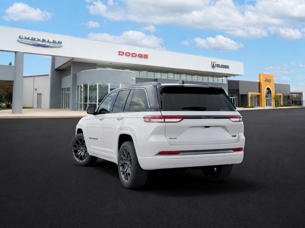 New 2027 Jeep Grand Cherokee Summit AWD/4WD image 3