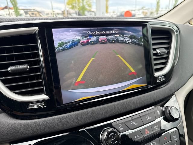 Used 2024 Chrysler Pacifica Touring-L FWD image 25
