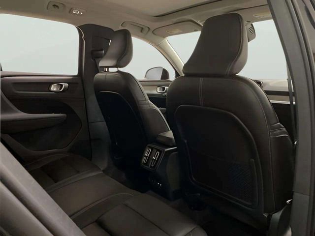 Used 2025 Volvo XC40 B5 Plus image 21