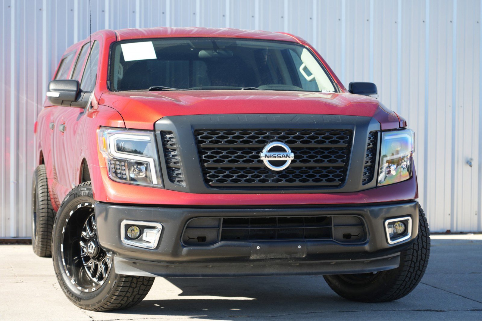 Used 2017 Nissan Titan S image 2
