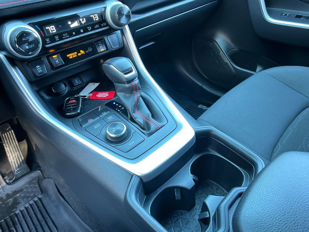 Used 2021 Toyota RAV4 SE image 19