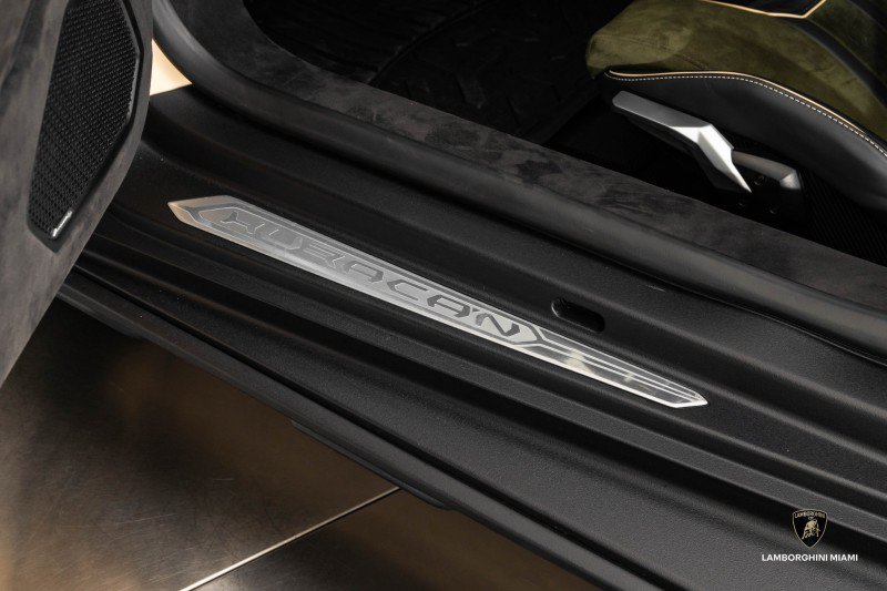 Used 2024 Lamborghini Huracan Sterrato image 39