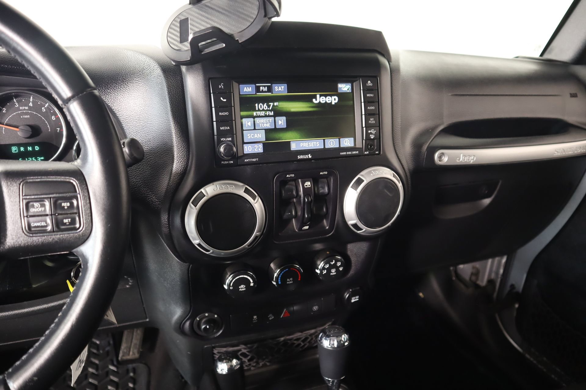 Used 2015 Jeep Wrangler Unlimited Sahara w/ Connectivity Group image 5