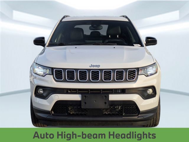 Used 2024 Jeep Compass Latitude image 11