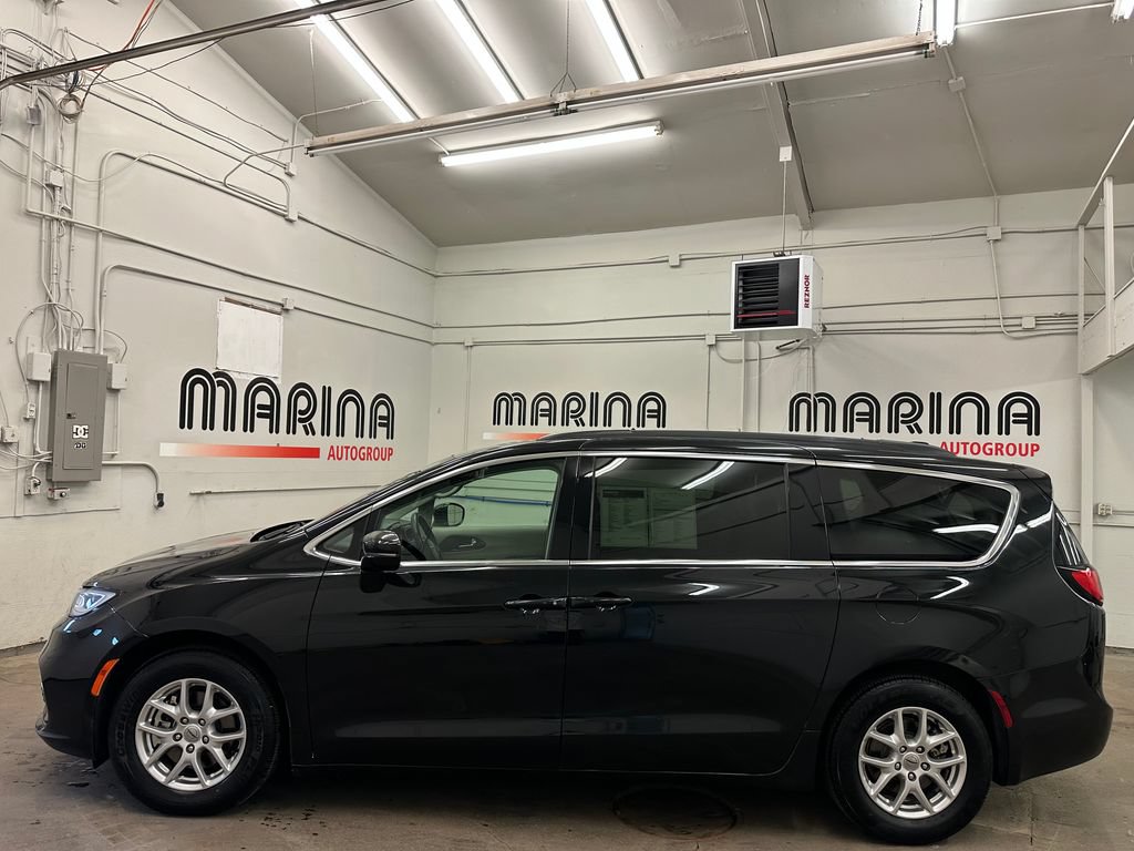 Certified 2022 Chrysler Pacifica Touring-L FWD image 14