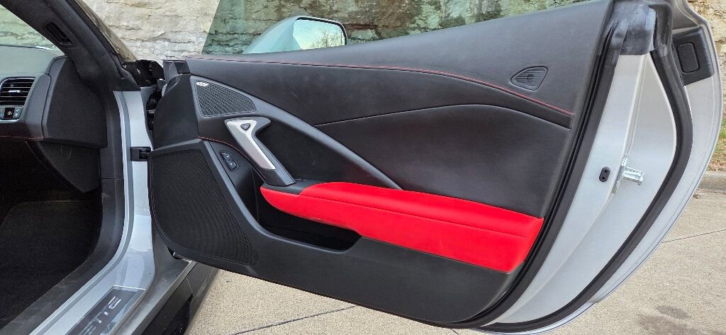 Used 2015 Chevrolet Corvette Z06 w/ 3LZ Preferred Equipment Group image 39