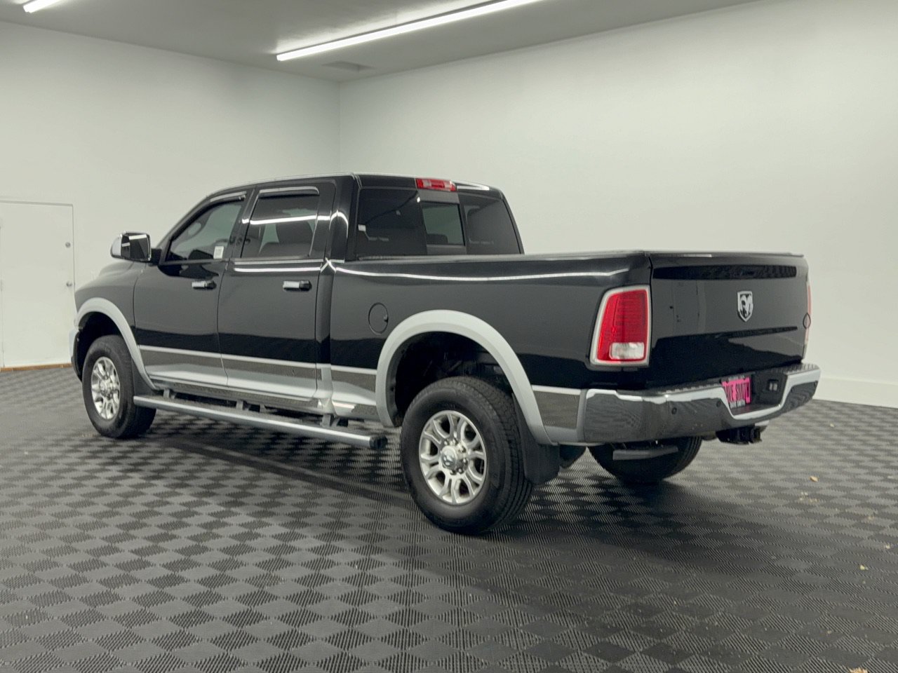 Used 2014 RAM 3500 Laramie w/ Convenience Group AWD/4WD image 3