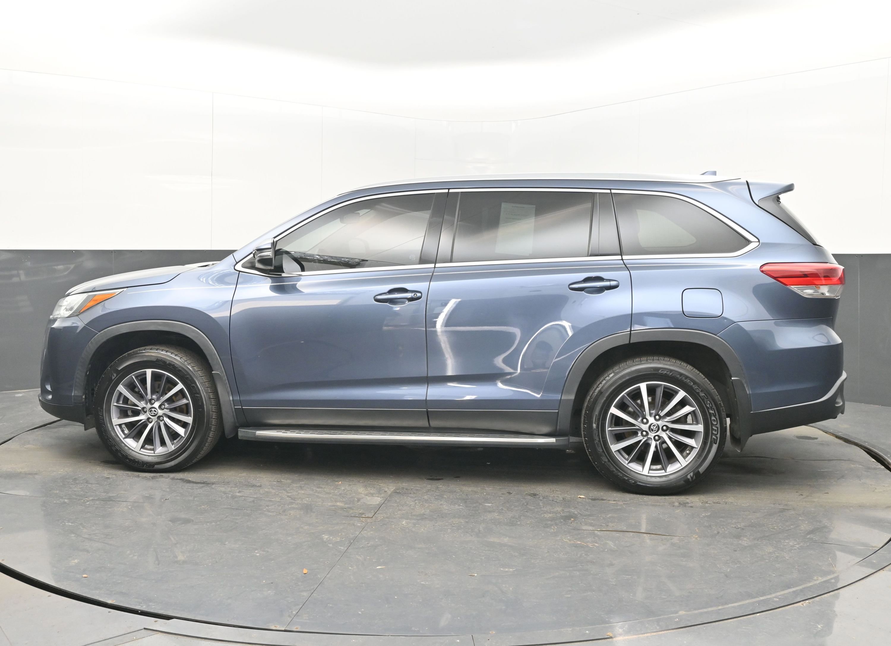 Used 2019 Toyota Highlander XLE image 5
