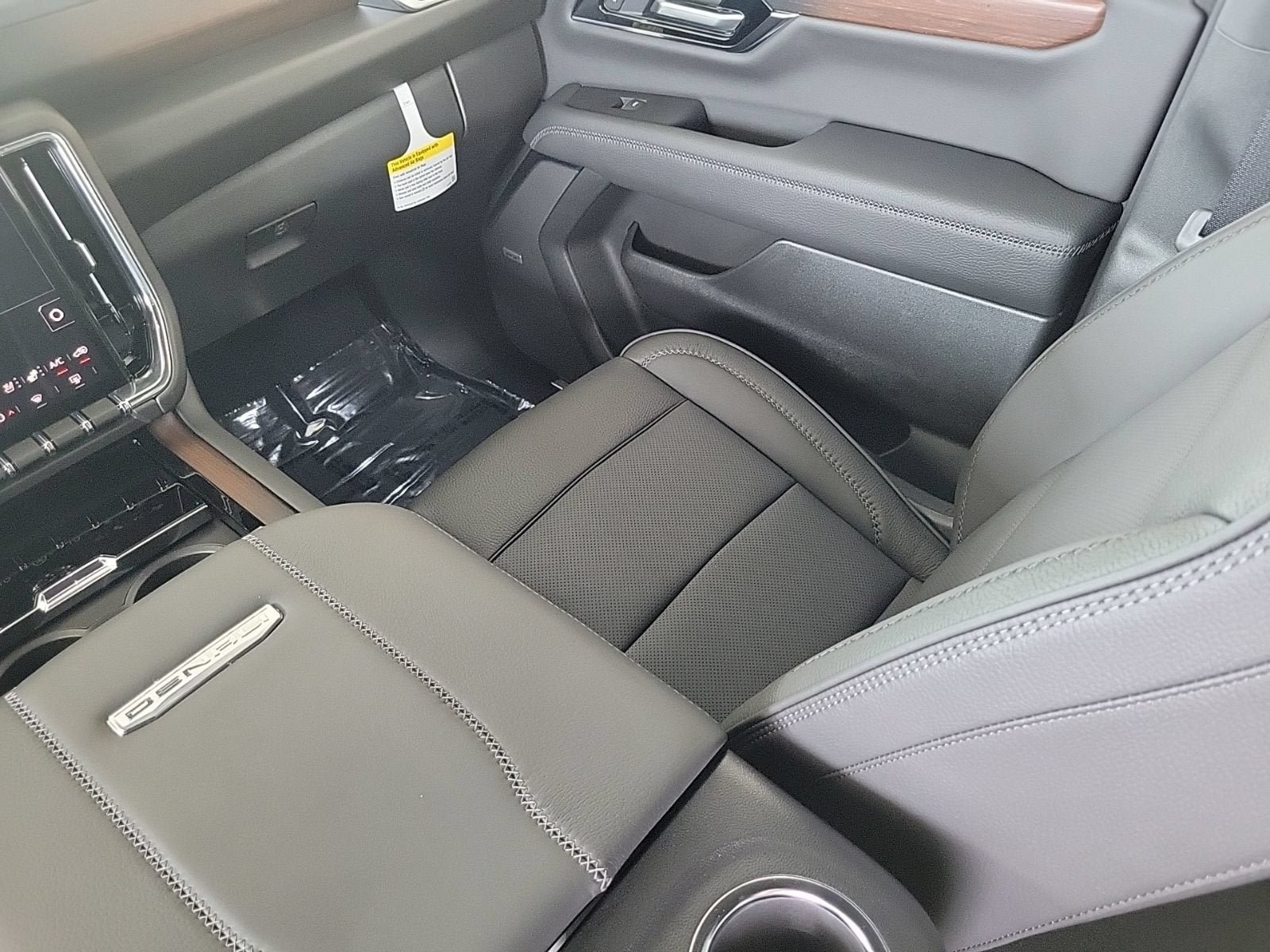 New 2026 GMC Yukon Denali w/ Advanced Technology Package AWD/4WD image 16