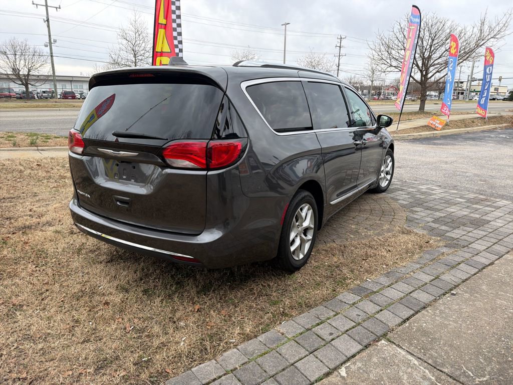 Used 2019 Chrysler Pacifica Touring-L w/ Tire & Wheel Group image 22