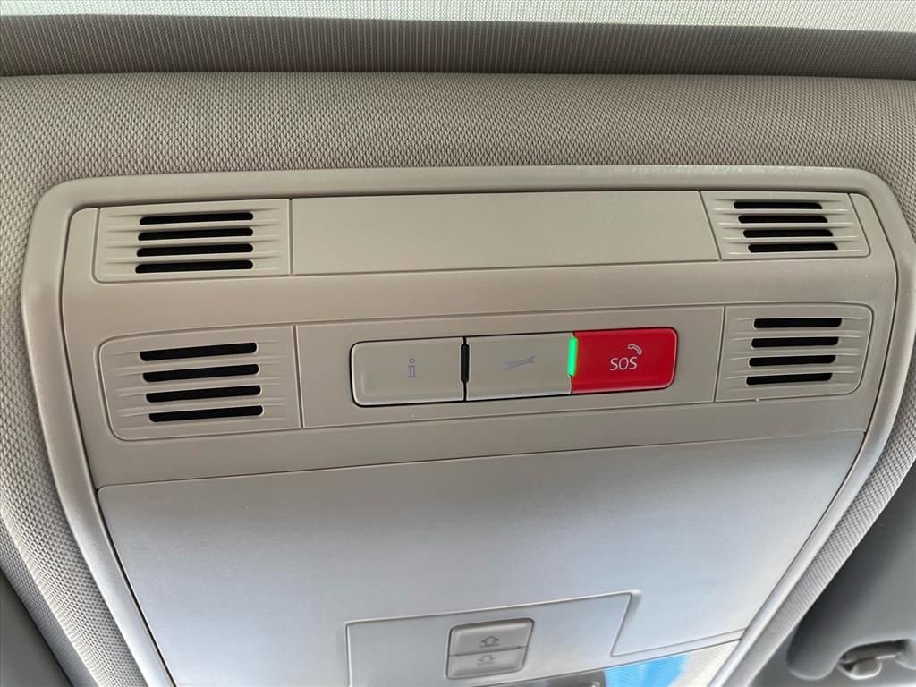 Used 2023 Volkswagen Taos SE w/ Panoramic Sunroof Package image 7