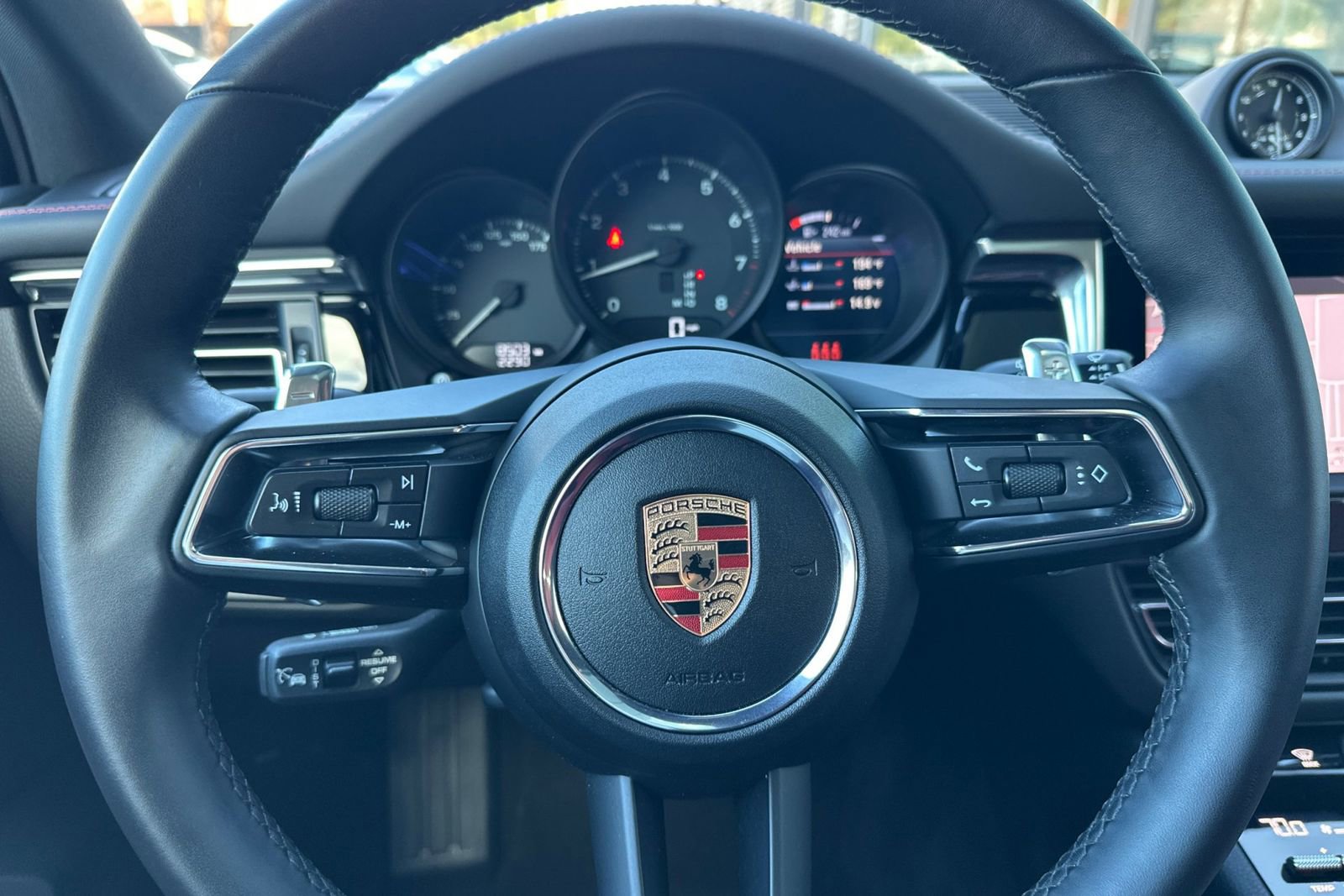 Used 2025 Porsche Macan image 29