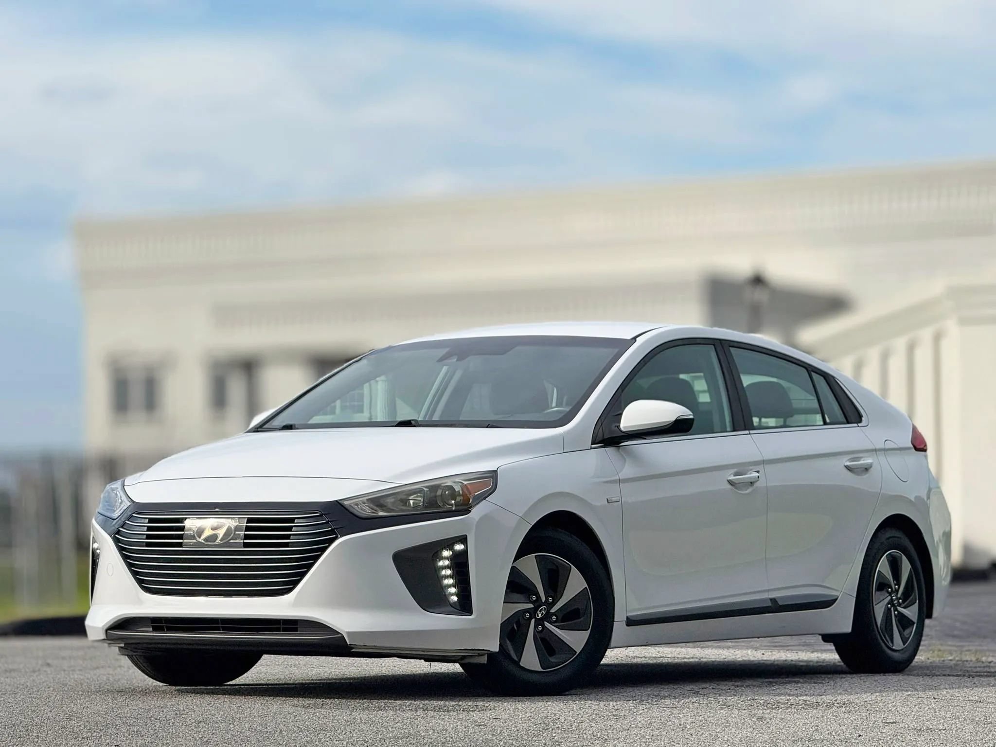 Used 2018 Hyundai Ioniq SEL w/ SEL Tech Package 02