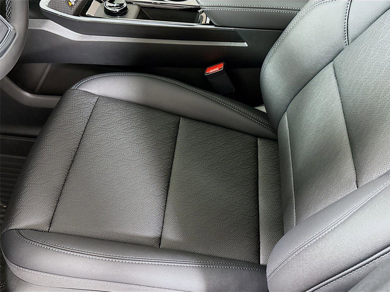 New 2026 Chevrolet Equinox LT w/ Convenience Package II image 14