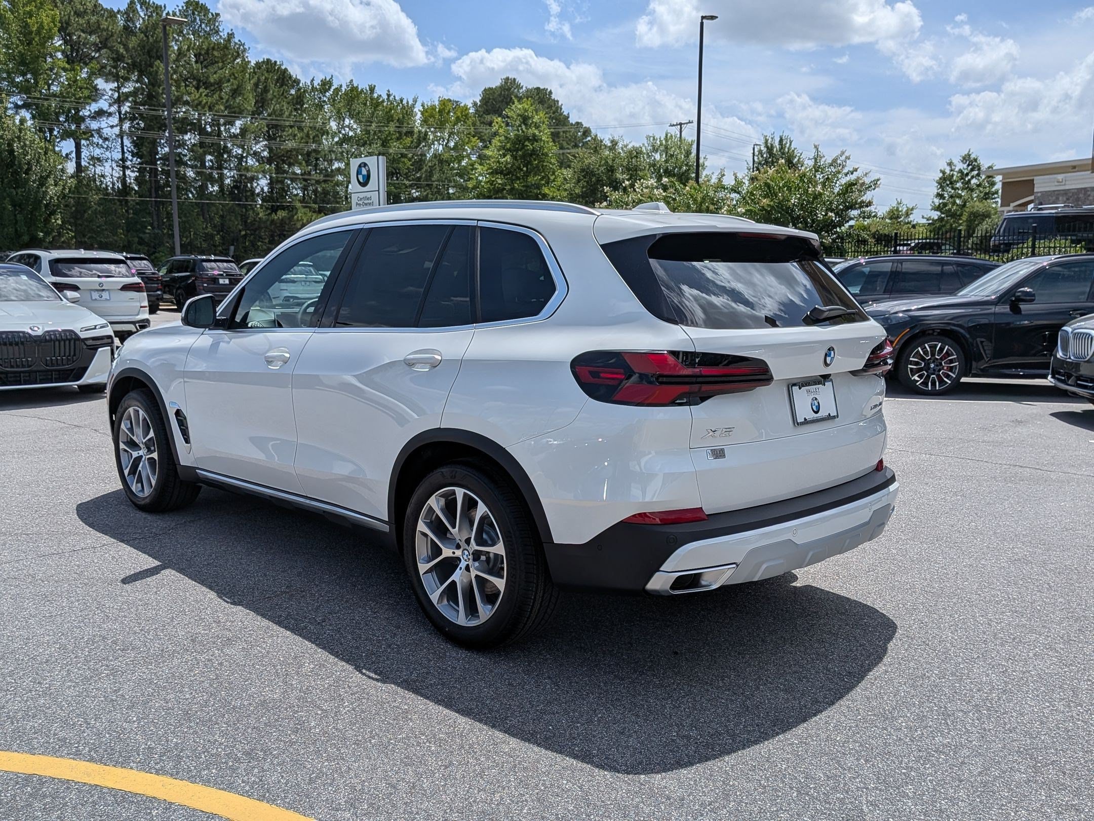 New 2026 BMW X5 xDrive40i w/ Climate Comfort Package AWD/4WD image 5