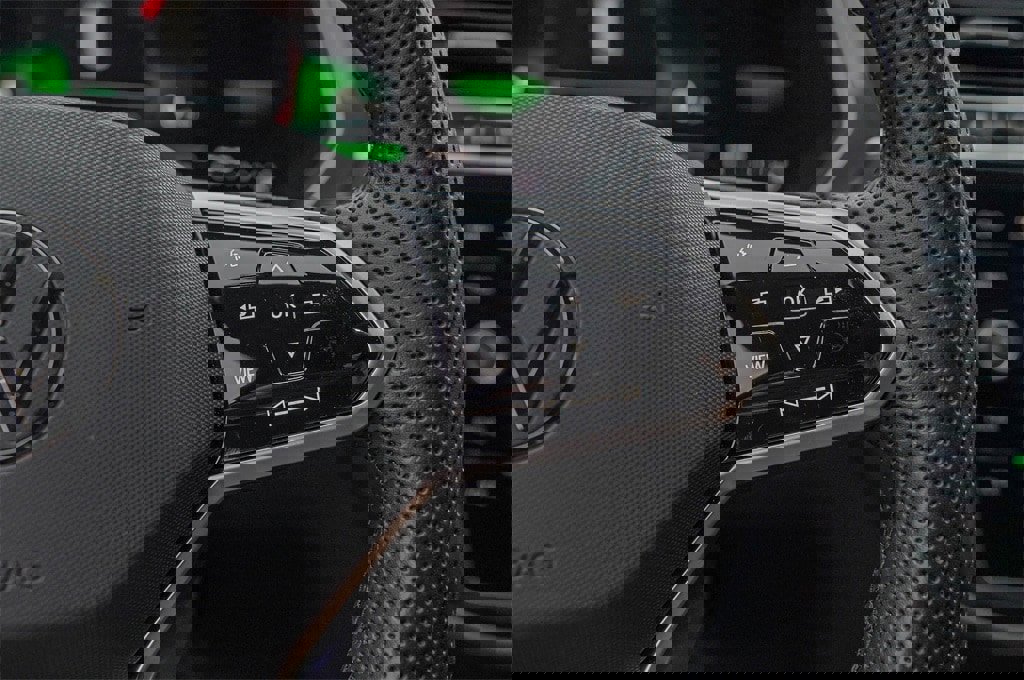 New 2024 Volkswagen Tiguan SE R-Line image 12