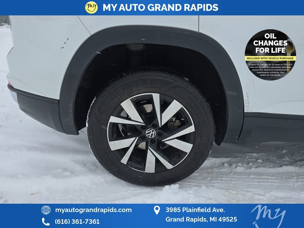 Used 2023 Volkswagen Atlas Cross Sport SE image 32