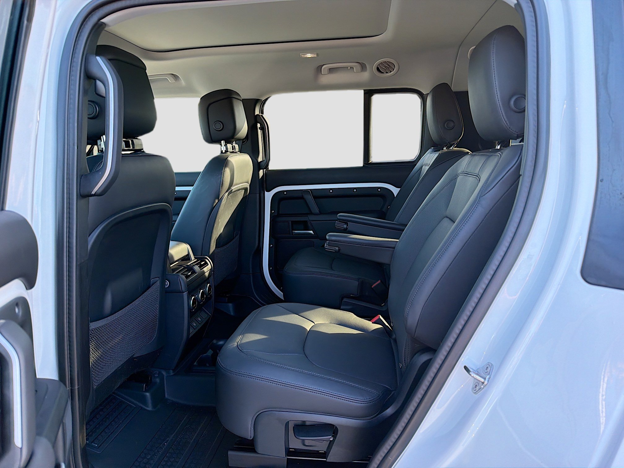 Used 2025 Land Rover Defender 130 S image 22