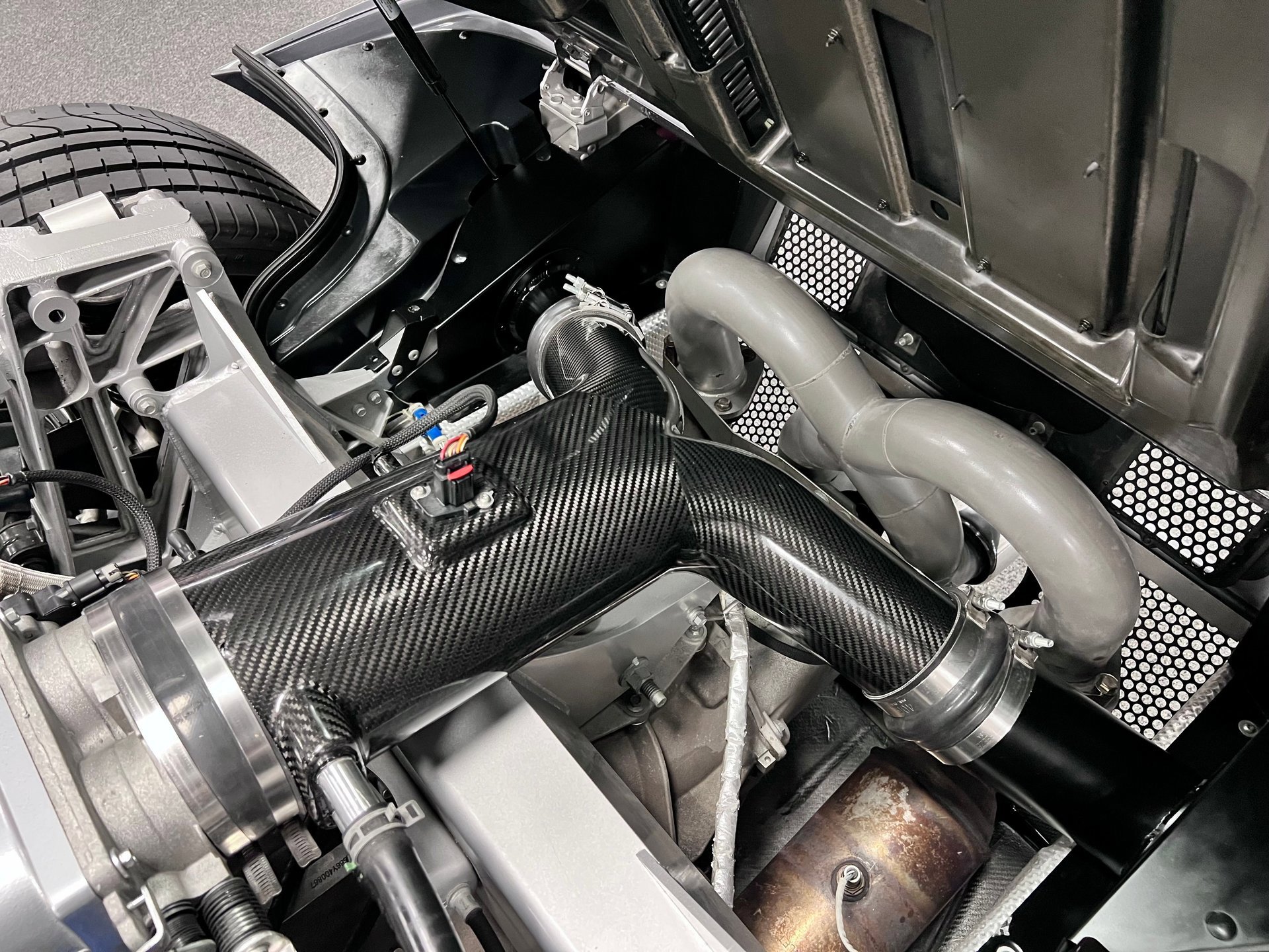 Used 2006 Ford GT RWD image 18