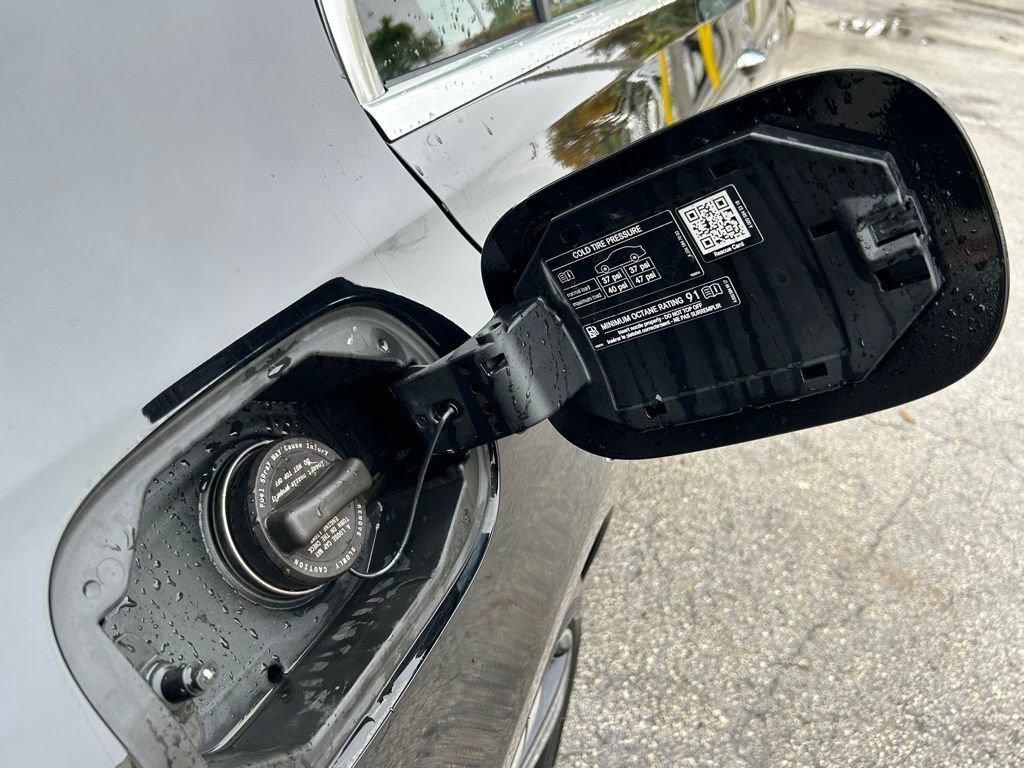 Used 2025 Mercedes-Benz C 300 4MATIC Sedan image 40