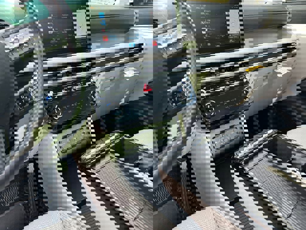 Used 2025 Hyundai Tucson Limited image 20