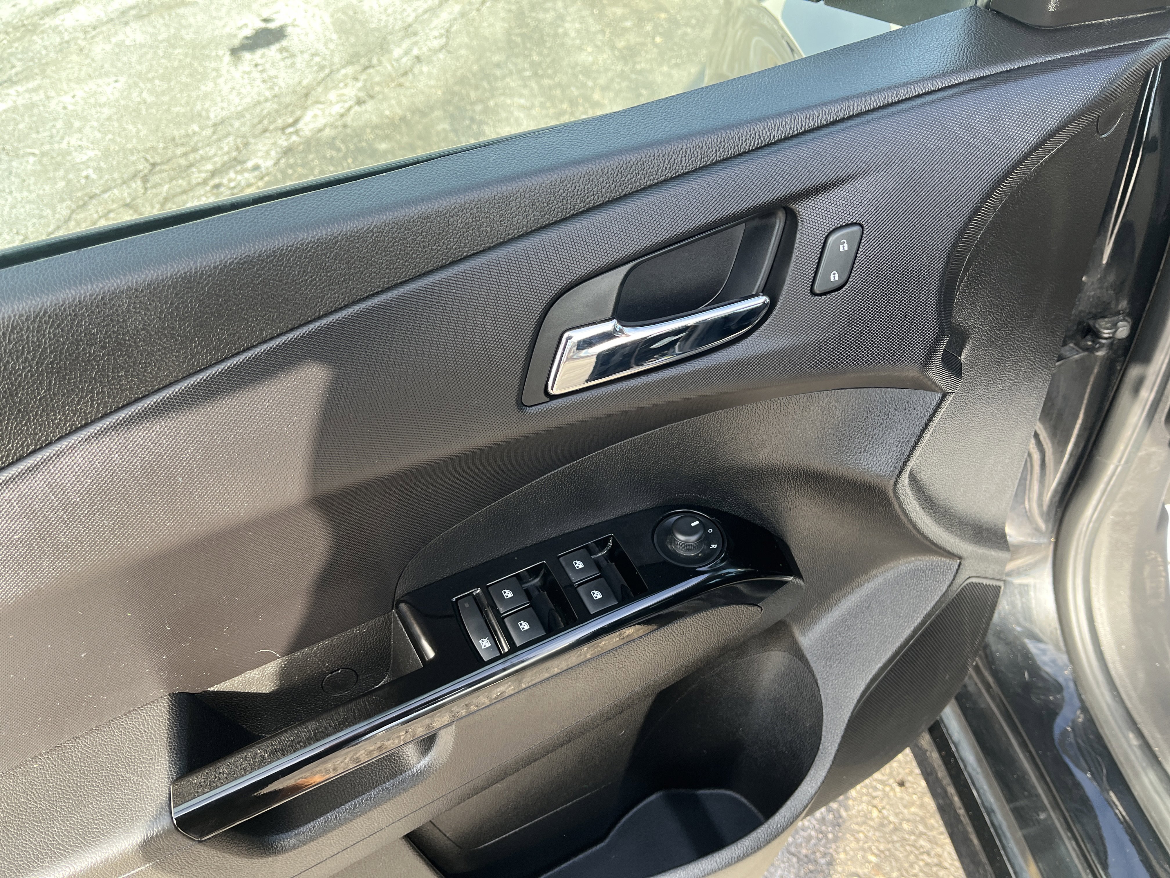 Used 2019 Chevrolet Sonic LT w/ Convenience Package image 11