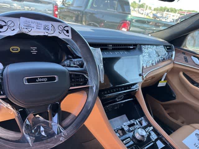 New 2026 Jeep Grand Cherokee Summit w/ Obsidian Package AWD/4WD image 5