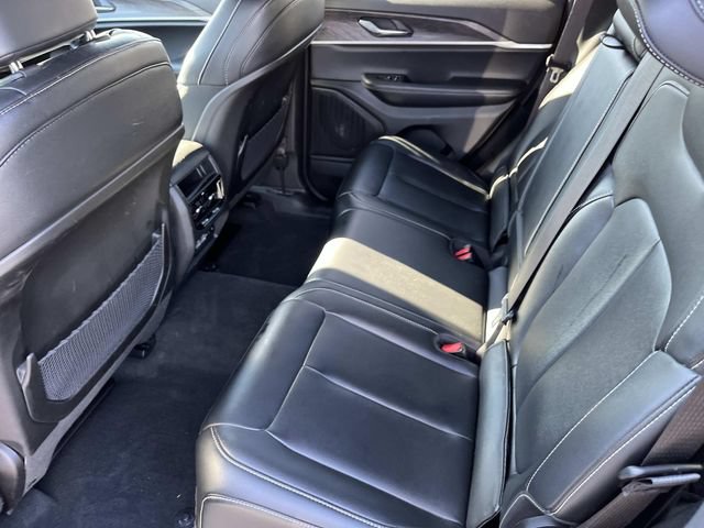 Used 2025 Jeep Grand Cherokee Limited AWD/4WD image 17