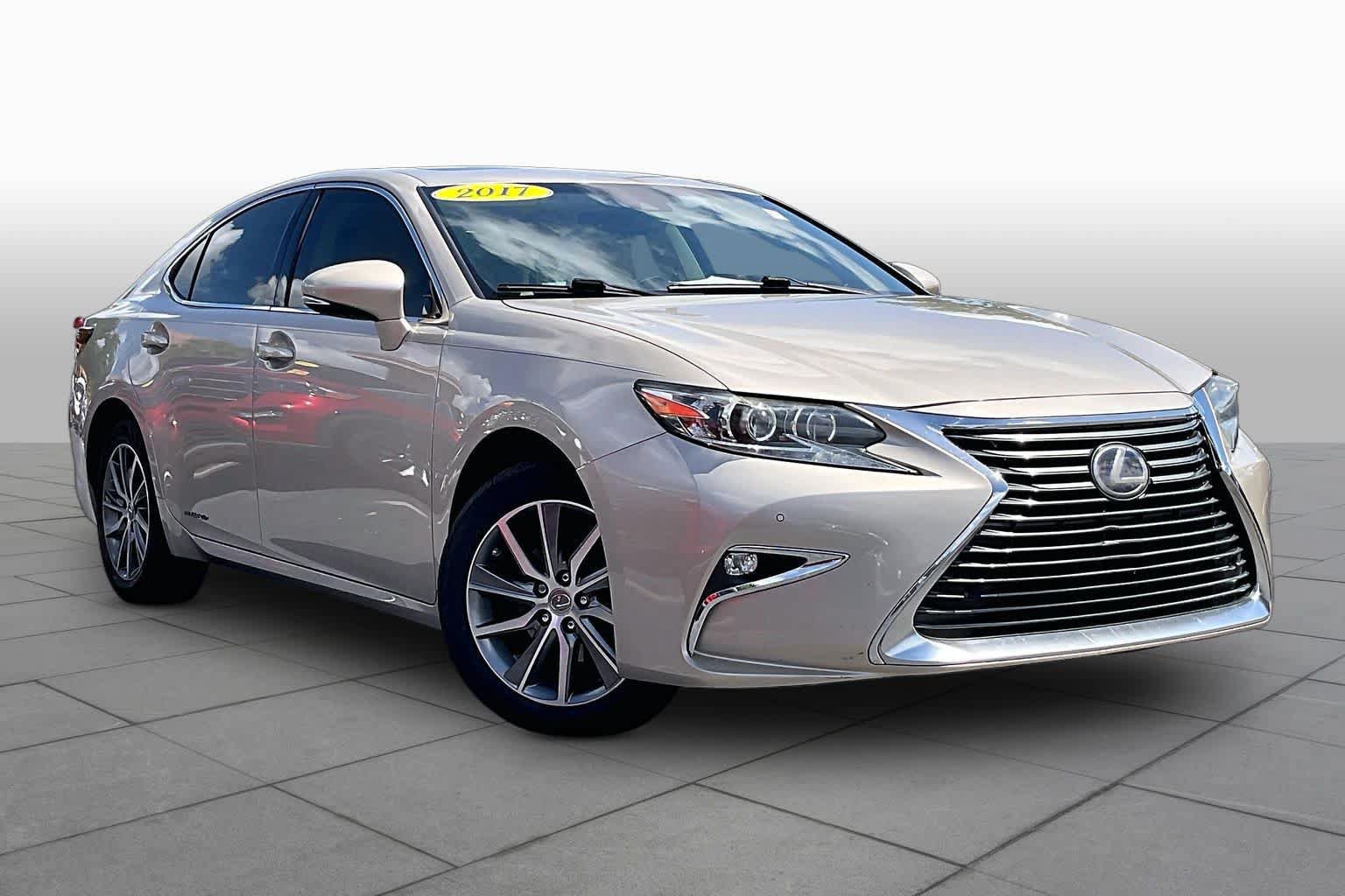 Used 2017 Lexus ES 300h w/ Luxury Package FWD image 3