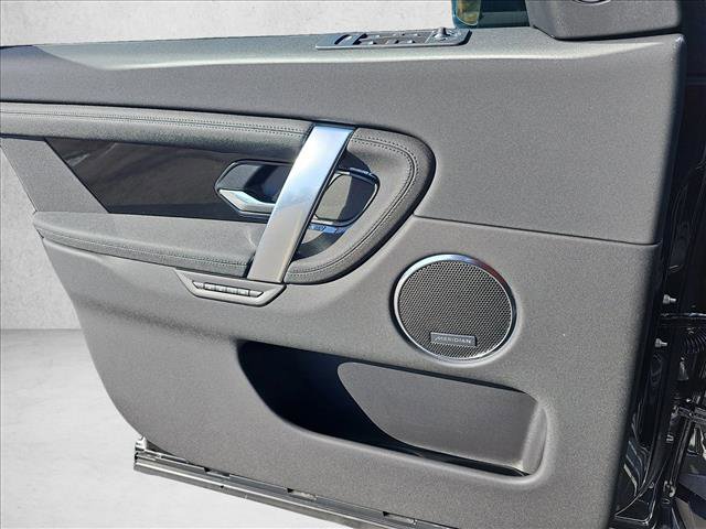 Used 2025 Land Rover Discovery Sport S image 26