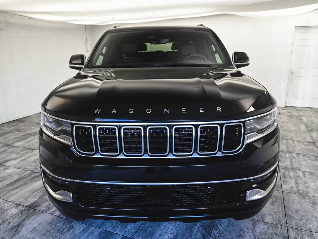 Used 2025 Jeep Wagoneer 4WD image 2
