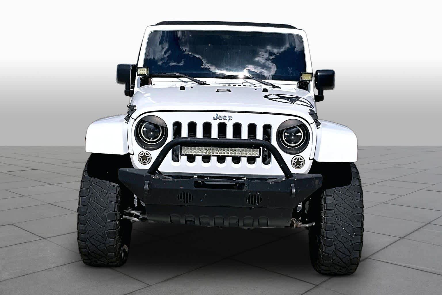 Used 2014 Jeep Wrangler Unlimited Sahara w/ Dual Top Group AWD/4WD image 3