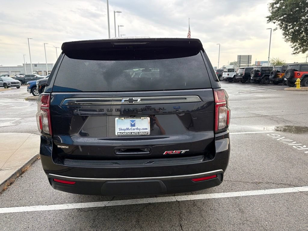 Used 2022 Chevrolet Suburban RST w/ Luxury Package AWD/4WD image 4