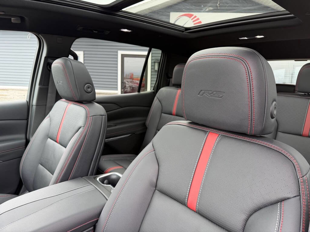 Used 2026 Chevrolet Traverse RS image 16
