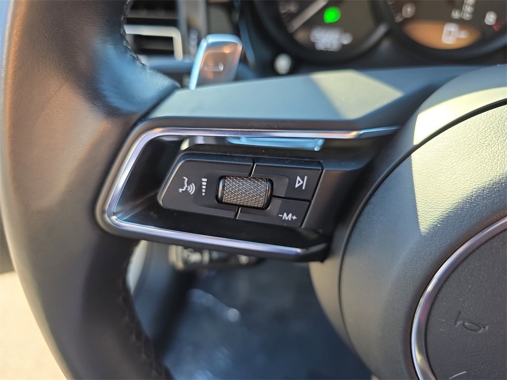 Certified 2022 Porsche Macan image 34