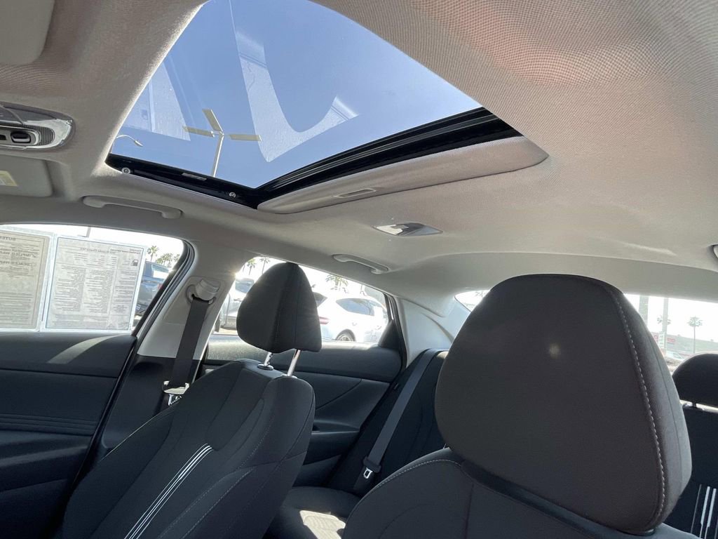 Certified 2024 Hyundai Elantra SEL w/ Convenience Package image 6