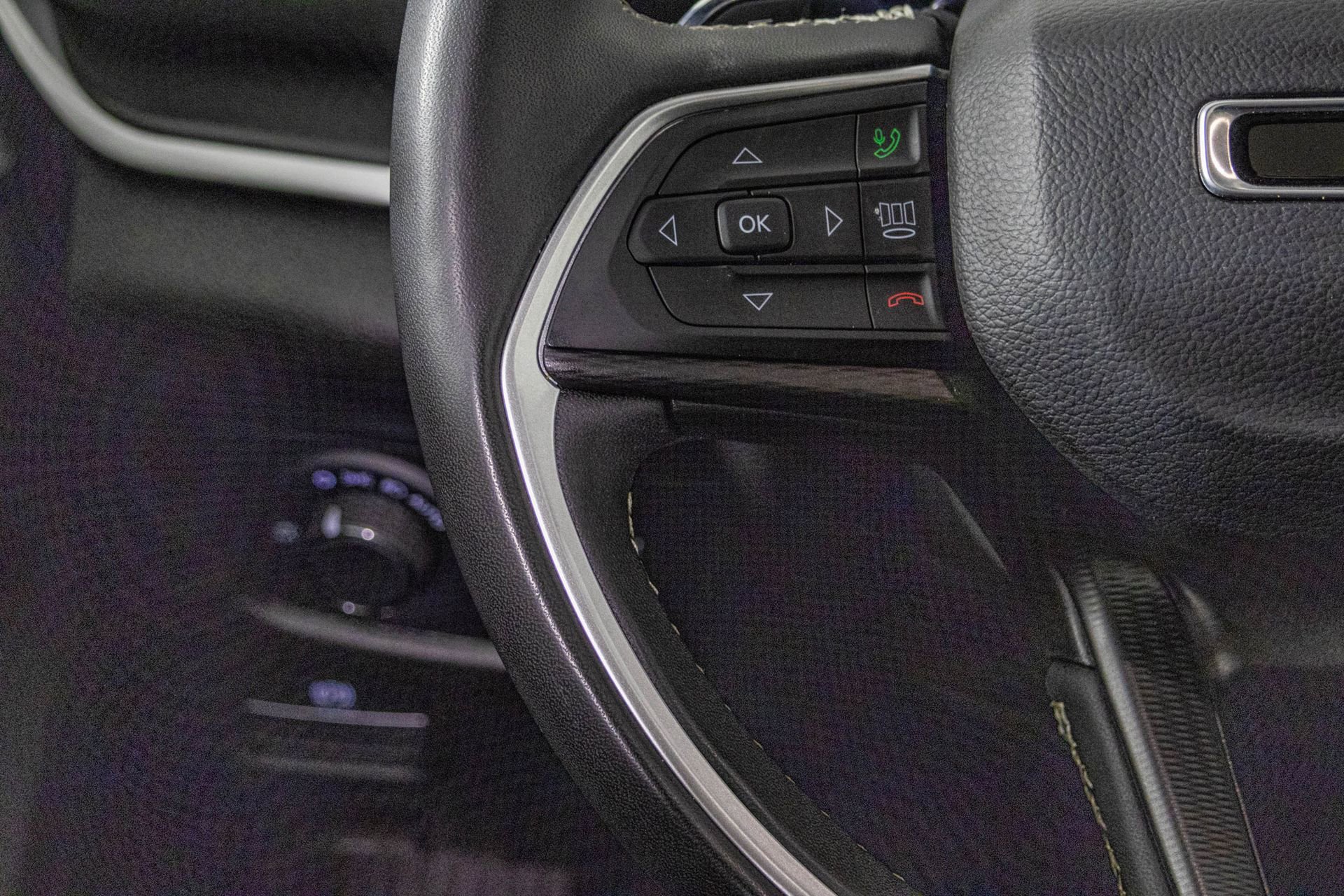 Used 2024 Jeep Grand Cherokee L Laredo w/ Luxury Tech Group I image 34