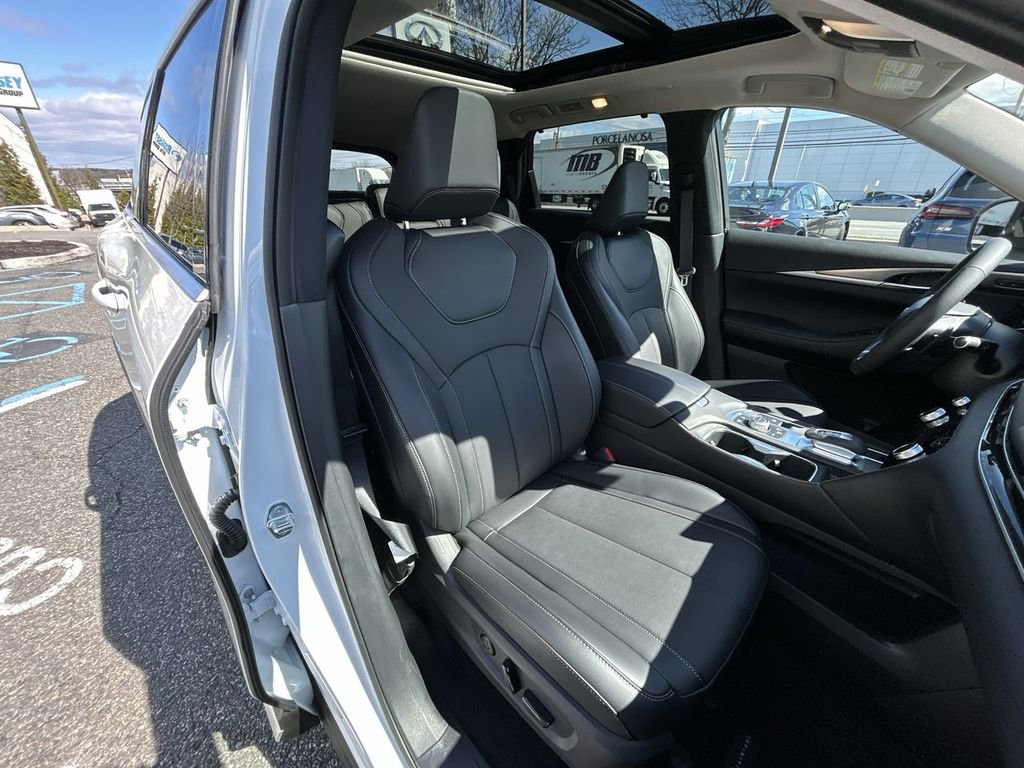 Certified 2026 INFINITI QX60 Luxe w/ Cargo Package AWD/4WD image 26