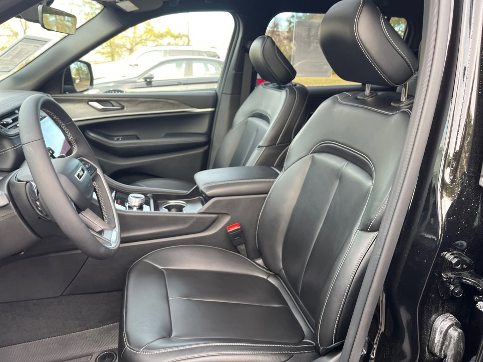 Used 2025 Jeep Grand Cherokee L Limited w/ Black Appearance Package image 30