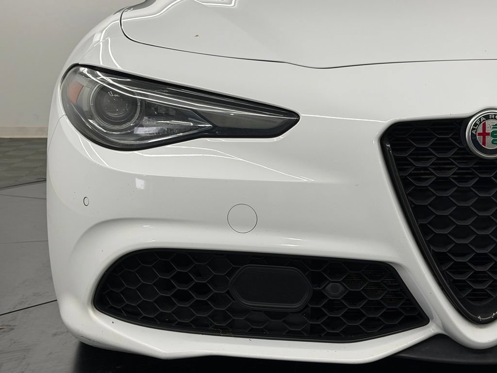 Used 2023 Alfa Romeo Giulia Veloce RWD image 9