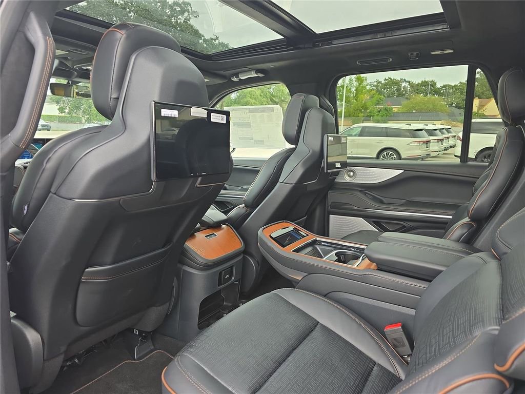 New 2025 Lincoln Navigator L Black Label image 10