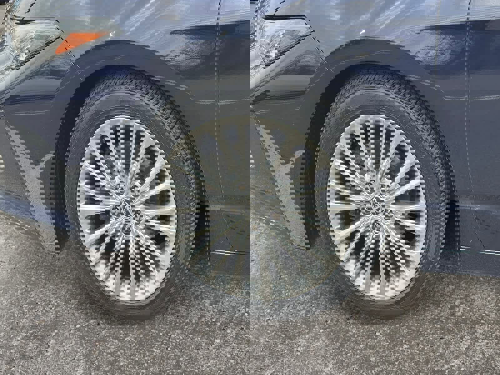 Used 2022 Toyota Avalon Limited image 13