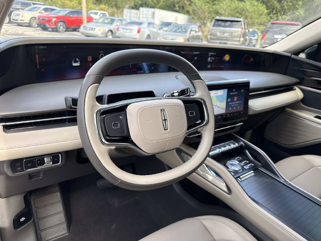 Used 2025 Lincoln Nautilus Premier AWD/4WD image 33