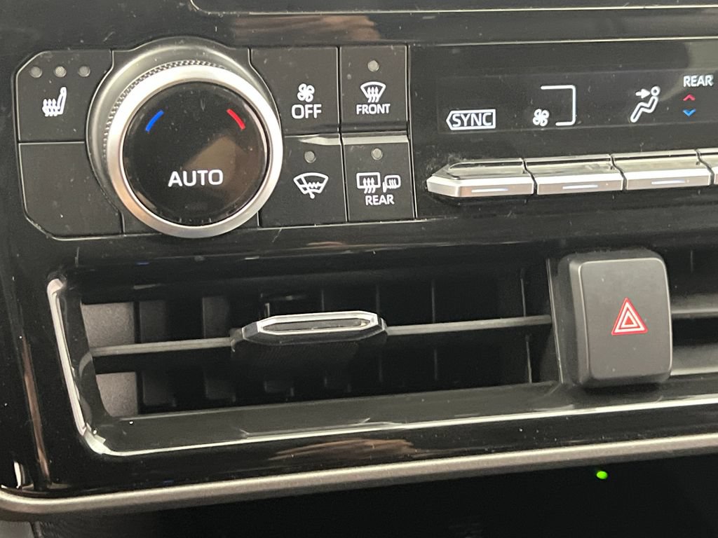 Used 2025 Toyota Highlander XLE FWD image 67